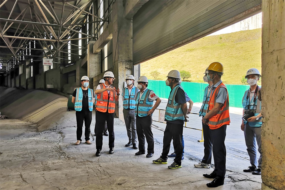 参观公司续建填埋场1 参观公司续建填埋场1